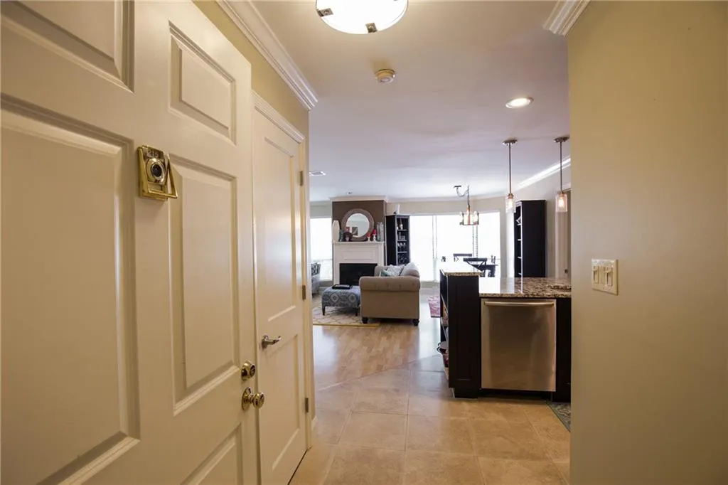 244 13th Street Ne Unit 215, Atlanta, Georgia 30309, 2 Bedrooms Bedrooms, ,2 BathroomsBathrooms,Residential,Sold,244 13th Street Ne Unit 215,5884834