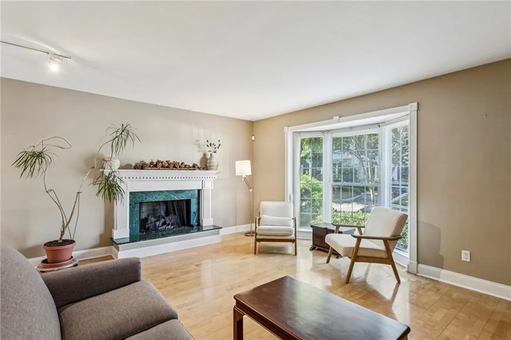 136 Peachtree Memorial Drive Nw Unit 10-10, Atlanta, Georgia 30309, 2 Bedrooms Bedrooms, ,2 BathroomsBathrooms,Residential,For Sale,136 Peachtree Memorial Drive Nw Unit 10-10,7641439