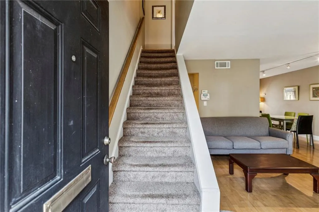 136 Peachtree Memorial Drive Nw Unit 10-10, Atlanta, Georgia 30309, 2 Bedrooms Bedrooms, ,2 BathroomsBathrooms,Residential,For Sale,136 Peachtree Memorial Drive Nw Unit 10-10,7641439