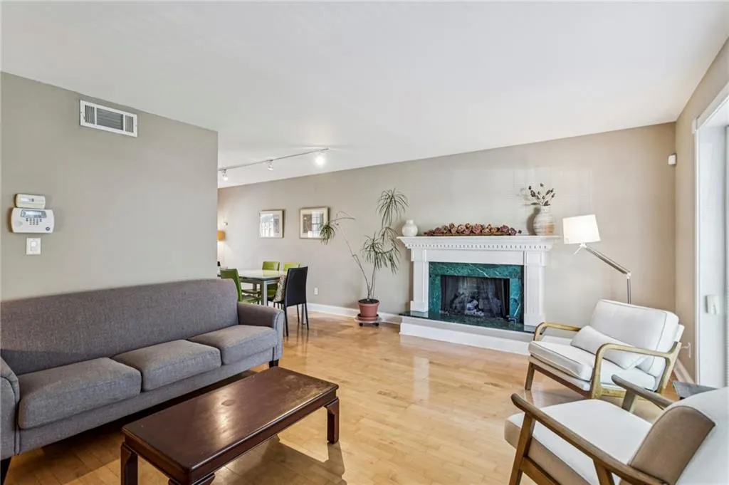 136 Peachtree Memorial Drive Nw Unit 10-10, Atlanta, Georgia 30309, 2 Bedrooms Bedrooms, ,2 BathroomsBathrooms,Residential,For Sale,136 Peachtree Memorial Drive Nw Unit 10-10,7641439