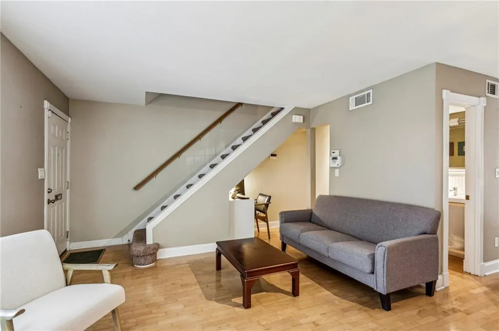 136 Peachtree Memorial Drive Nw Unit 10-10, Atlanta, Georgia 30309, 2 Bedrooms Bedrooms, ,2 BathroomsBathrooms,Residential,For Sale,136 Peachtree Memorial Drive Nw Unit 10-10,7641439