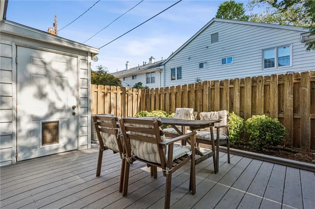 Deck featuring outdoor dining space