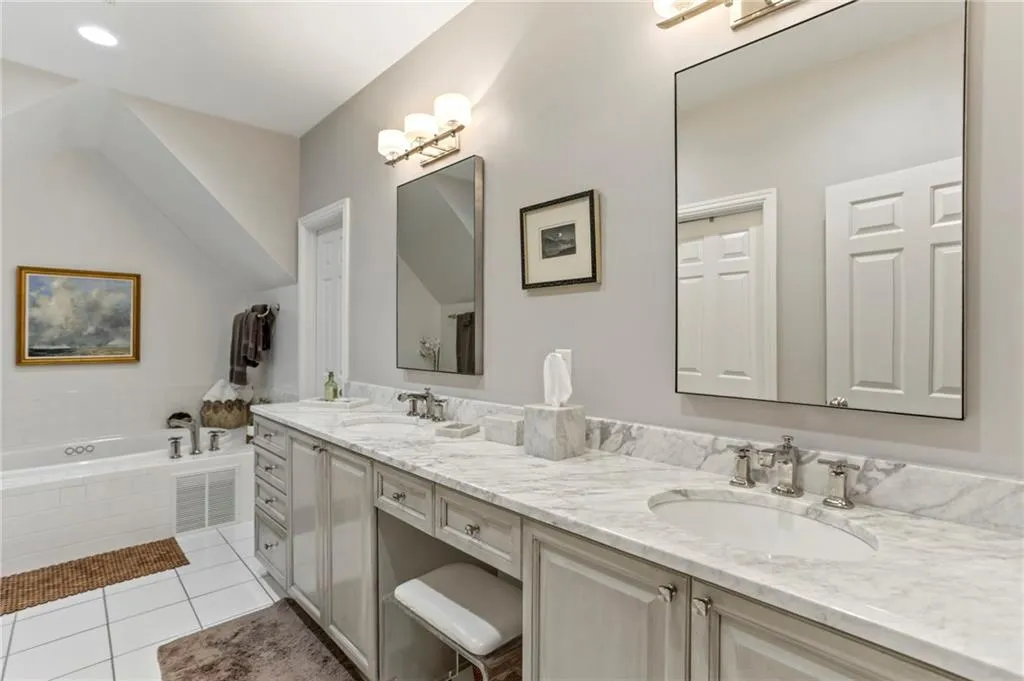 121 Brookview Circle, Atlanta, Georgia 30339, 3 Bedrooms Bedrooms, ,3 BathroomsBathrooms,Residential,Sold,121 Brookview Circle,6753137