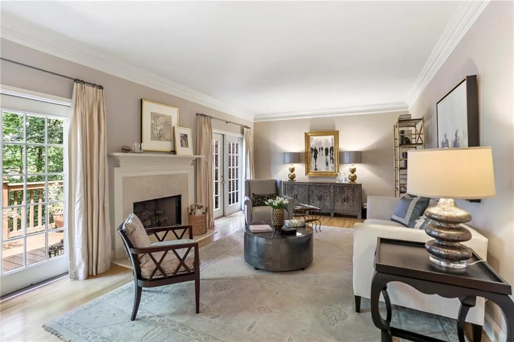 121 Brookview Circle, Atlanta, Georgia 30339, 3 Bedrooms Bedrooms, ,3 BathroomsBathrooms,Residential,Sold,121 Brookview Circle,6753137