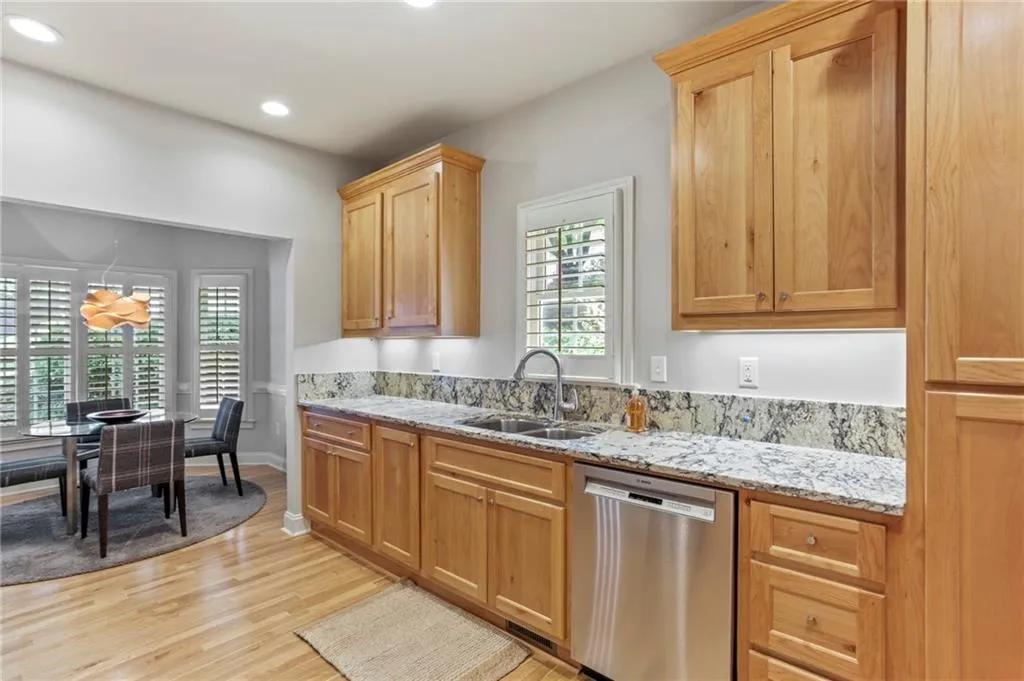 121 Brookview Circle, Atlanta, Georgia 30339, 3 Bedrooms Bedrooms, ,3 BathroomsBathrooms,Residential,Sold,121 Brookview Circle,6753137