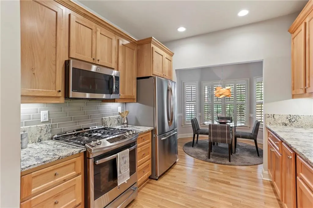 121 Brookview Circle, Atlanta, Georgia 30339, 3 Bedrooms Bedrooms, ,3 BathroomsBathrooms,Residential,Sold,121 Brookview Circle,6753137