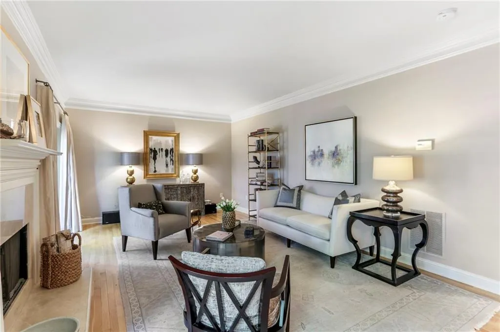 121 Brookview Circle, Atlanta, Georgia 30339, 3 Bedrooms Bedrooms, ,3 BathroomsBathrooms,Residential,Sold,121 Brookview Circle,6753137