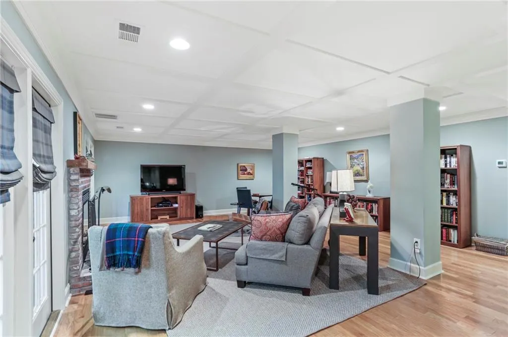 121 Brookview Circle, Atlanta, Georgia 30339, 3 Bedrooms Bedrooms, ,3 BathroomsBathrooms,Residential,Sold,121 Brookview Circle,6753137