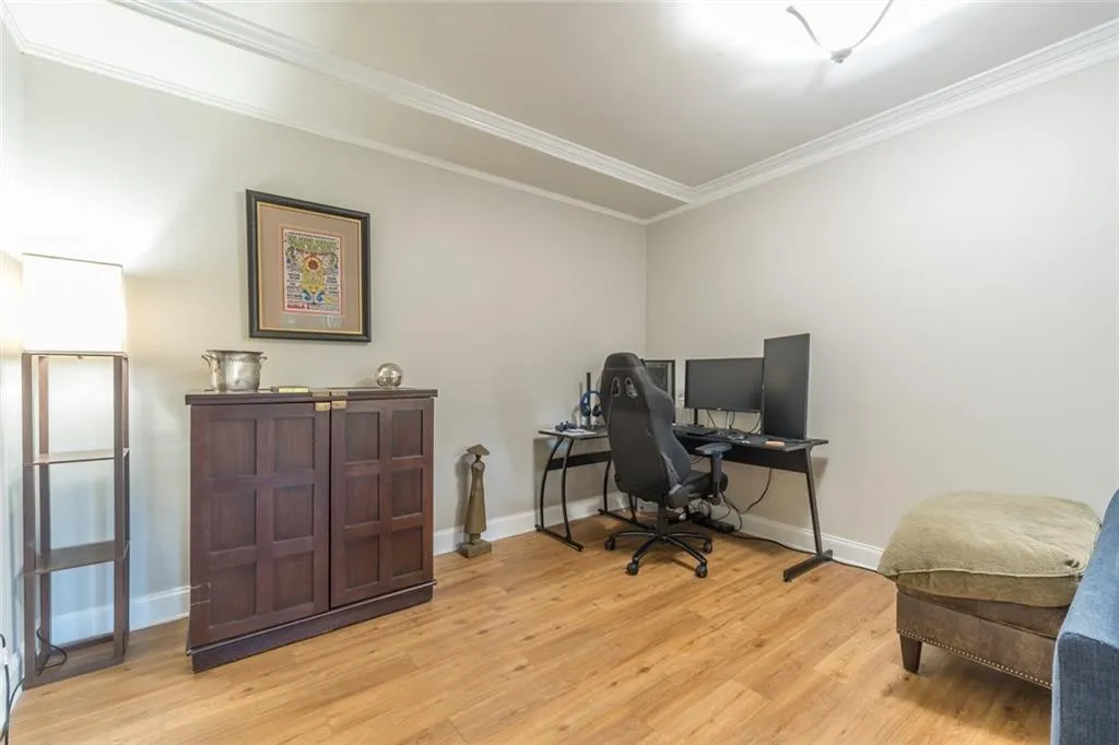 6980 Roswell Road Unit E12, Sandy Springs, Georgia 30328, 2 Bedrooms Bedrooms, ,1 BathroomBathrooms,Residential,Sold,6980 Roswell Road Unit E12,6968151