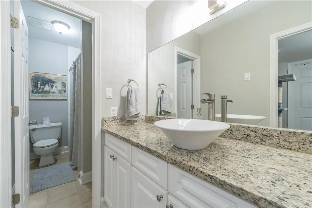 6980 Roswell Road Unit E12, Sandy Springs, Georgia 30328, 2 Bedrooms Bedrooms, ,1 BathroomBathrooms,Residential,Sold,6980 Roswell Road Unit E12,6968151