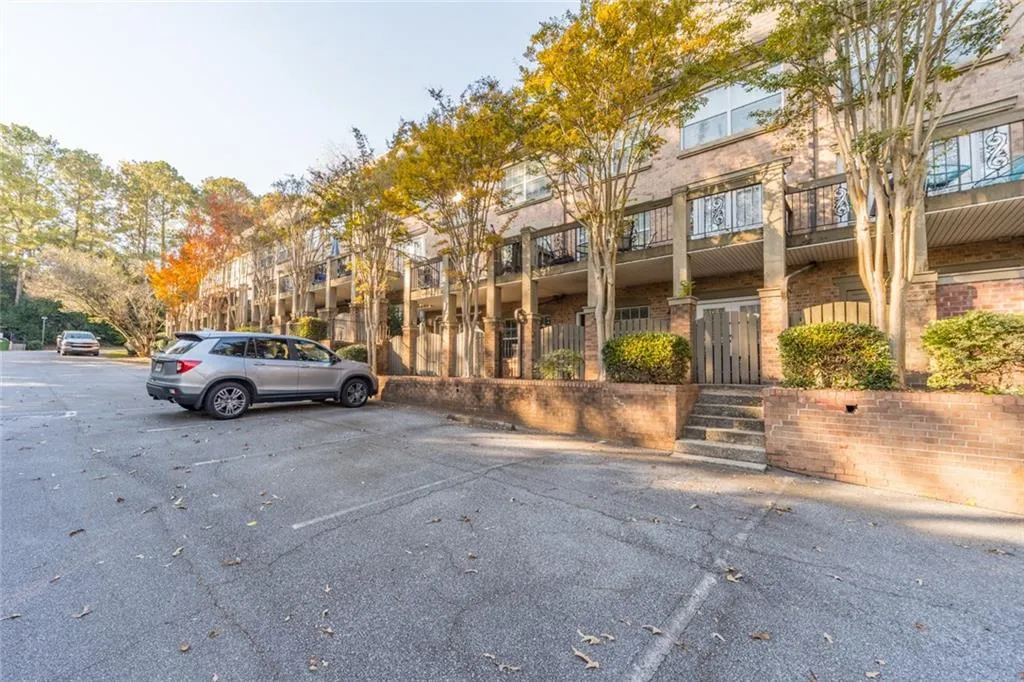 6980 Roswell Road Unit E12, Sandy Springs, Georgia 30328, 2 Bedrooms Bedrooms, ,1 BathroomBathrooms,Residential,Sold,6980 Roswell Road Unit E12,6968151
