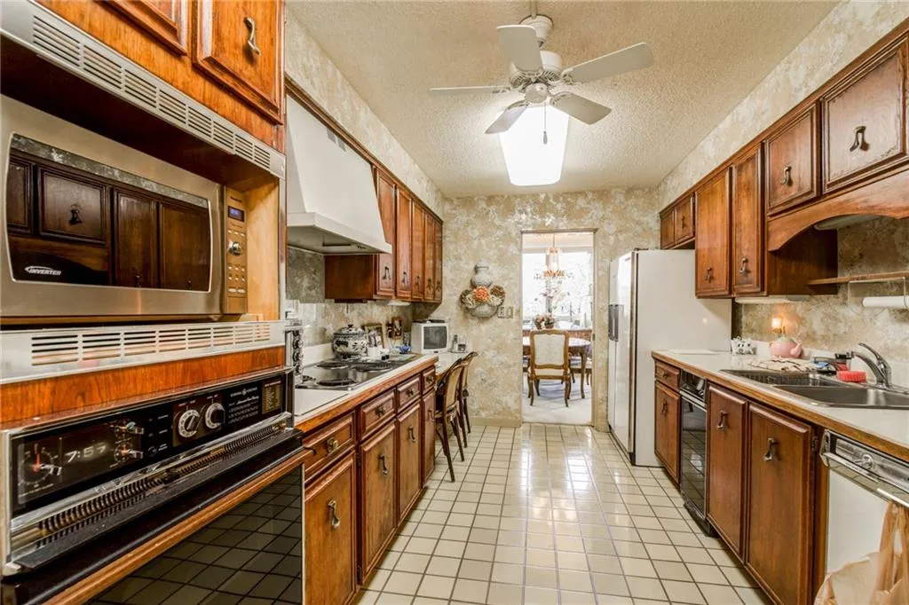 3530 Piedmont Road Ne Unit 12e, Atlanta, Georgia 30305, 2 Bedrooms Bedrooms, ,2 BathroomsBathrooms,Residential,Sold,3530 Piedmont Road Ne Unit 12e,5979098