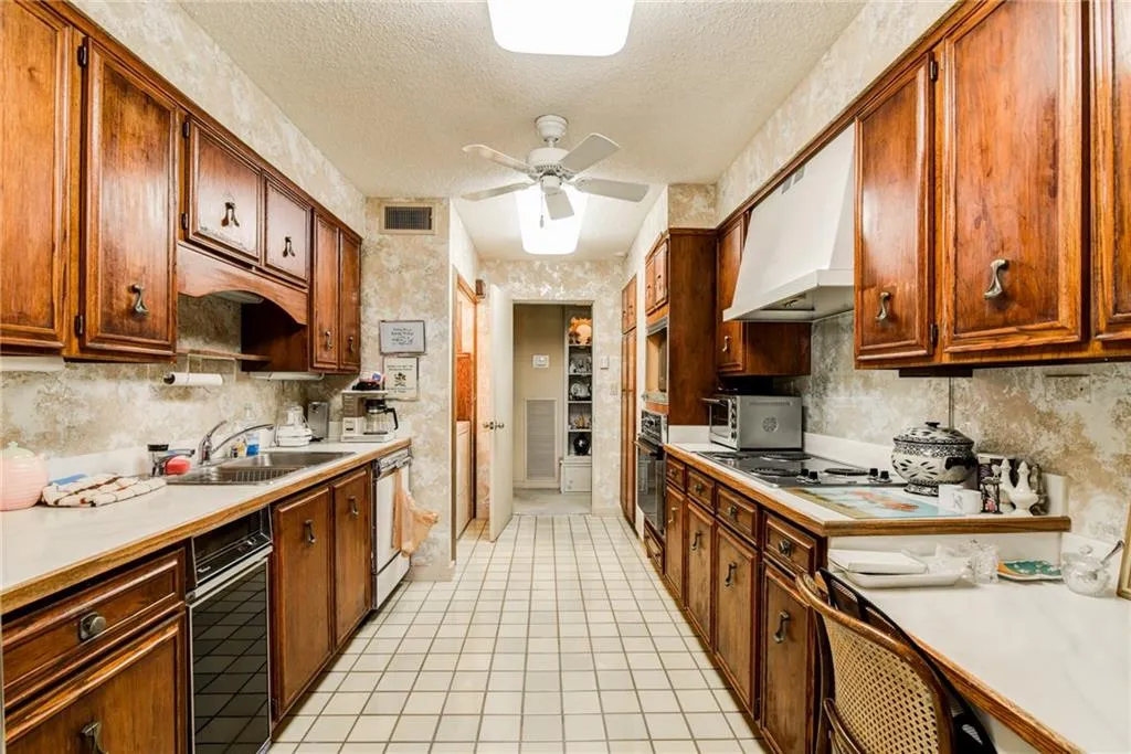 3530 Piedmont Road Ne Unit 12e, Atlanta, Georgia 30305, 2 Bedrooms Bedrooms, ,2 BathroomsBathrooms,Residential,Sold,3530 Piedmont Road Ne Unit 12e,5979098