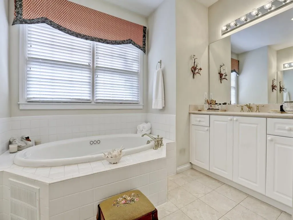 209 Crossing Valley Lane Unit 209, Sandy Springs, Georgia 30339, 3 Bedrooms Bedrooms, ,2 BathroomsBathrooms,Residential,Sold,209 Crossing Valley Lane Unit 209,5763734