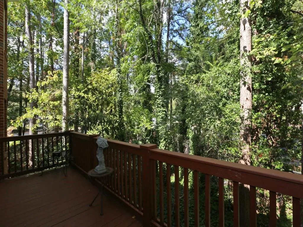 209 Crossing Valley Lane Unit 209, Sandy Springs, Georgia 30339, 3 Bedrooms Bedrooms, ,2 BathroomsBathrooms,Residential,Sold,209 Crossing Valley Lane Unit 209,5763734