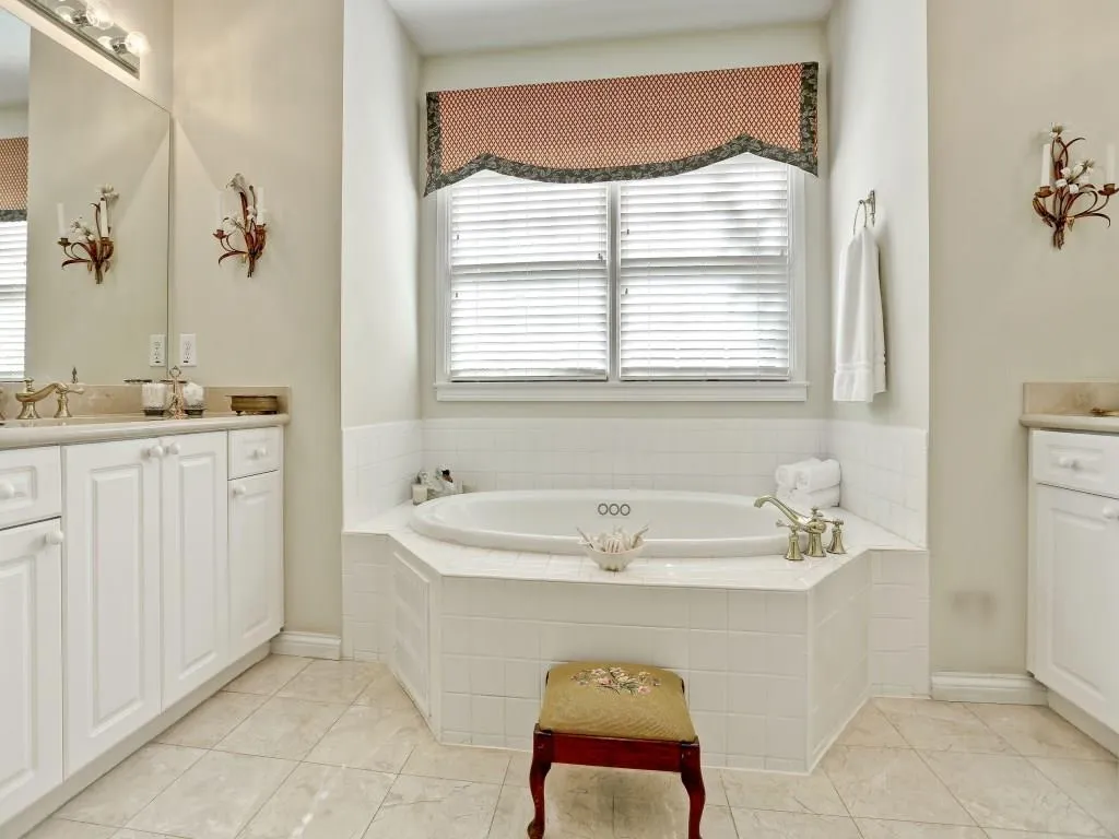 209 Crossing Valley Lane Unit 209, Sandy Springs, Georgia 30339, 3 Bedrooms Bedrooms, ,2 BathroomsBathrooms,Residential,Sold,209 Crossing Valley Lane Unit 209,5763734