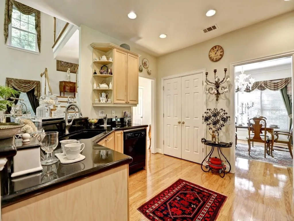 209 Crossing Valley Lane Unit 209, Sandy Springs, Georgia 30339, 3 Bedrooms Bedrooms, ,2 BathroomsBathrooms,Residential,Sold,209 Crossing Valley Lane Unit 209,5763734