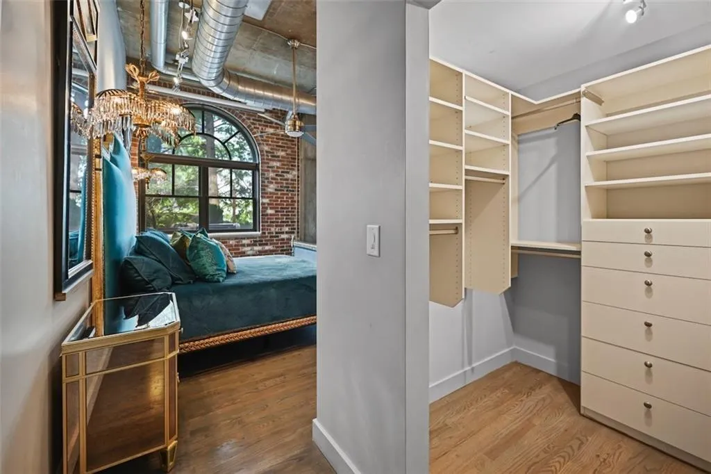 Walk in closet