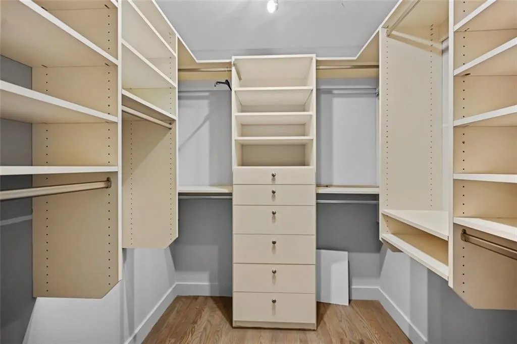 Walk in closet