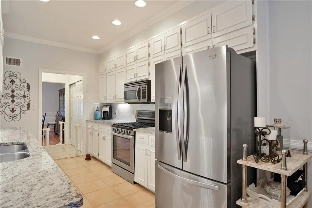 5217 Glenridge Drive, Atlanta, Georgia 30342, 3 Bedrooms Bedrooms, ,2 BathroomsBathrooms,Residential,Sold,5217 Glenridge Drive,6050914