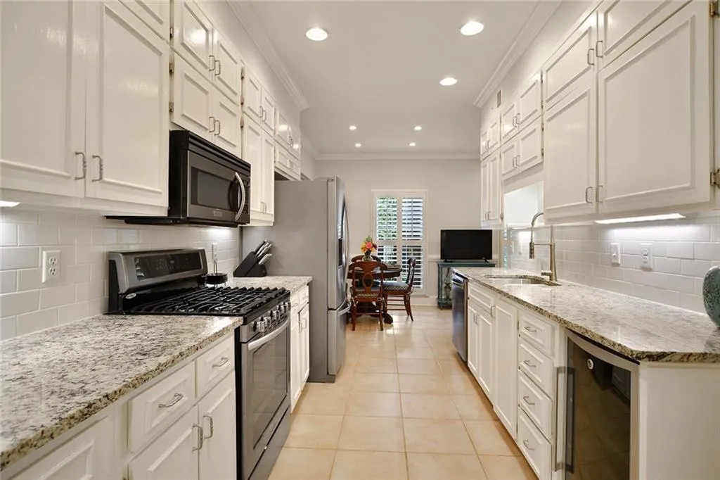 5217 Glenridge Drive, Atlanta, Georgia 30342, 3 Bedrooms Bedrooms, ,2 BathroomsBathrooms,Residential,Sold,5217 Glenridge Drive,6050914