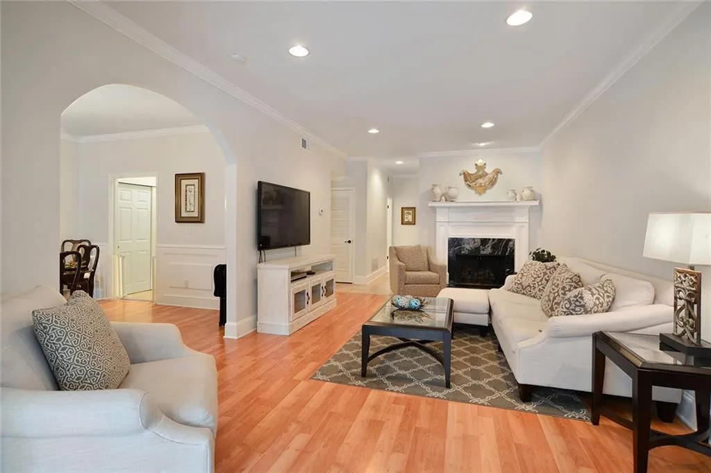 5217 Glenridge Drive, Atlanta, Georgia 30342, 3 Bedrooms Bedrooms, ,2 BathroomsBathrooms,Residential,Sold,5217 Glenridge Drive,6050914