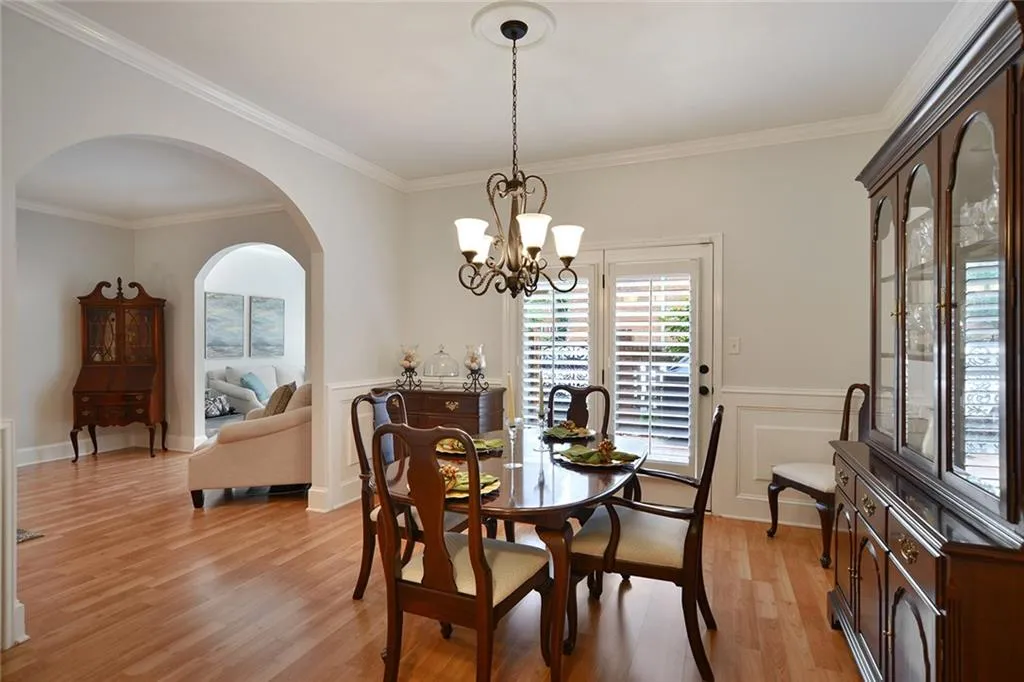 5217 Glenridge Drive, Atlanta, Georgia 30342, 3 Bedrooms Bedrooms, ,2 BathroomsBathrooms,Residential,Sold,5217 Glenridge Drive,6050914