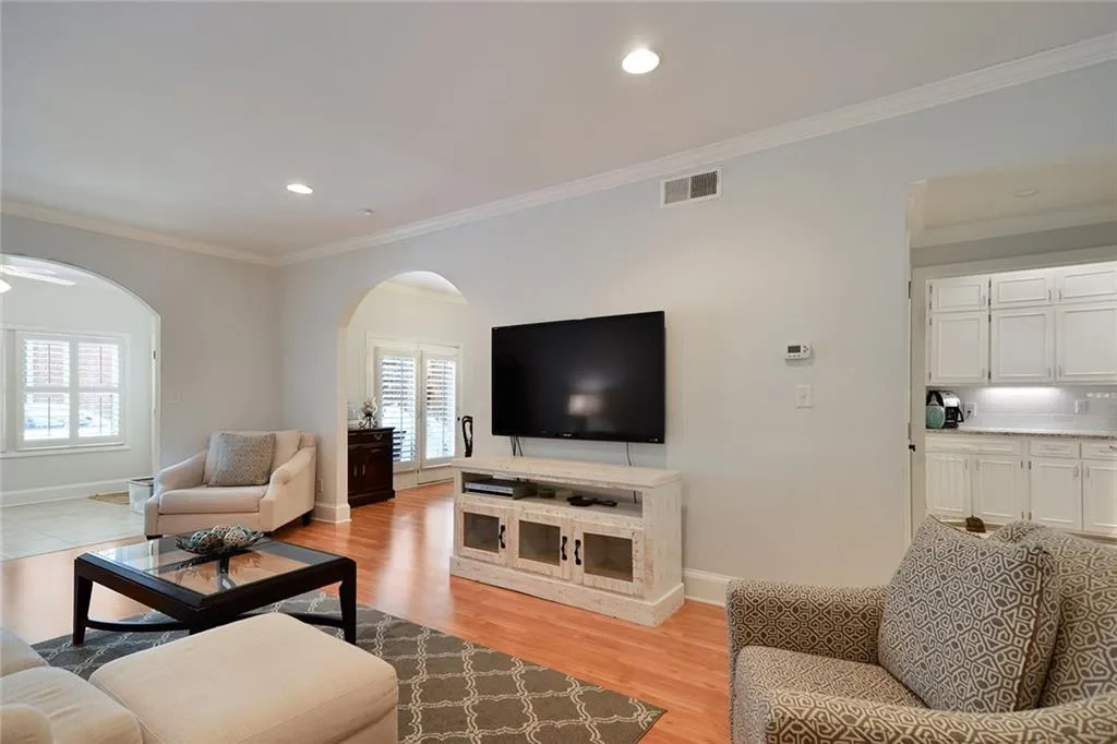 5217 Glenridge Drive, Atlanta, Georgia 30342, 3 Bedrooms Bedrooms, ,2 BathroomsBathrooms,Residential,Sold,5217 Glenridge Drive,6050914