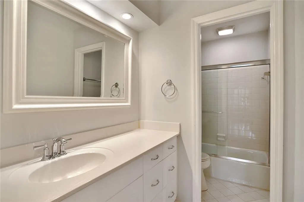 5217 Glenridge Drive, Atlanta, Georgia 30342, 3 Bedrooms Bedrooms, ,2 BathroomsBathrooms,Residential,Sold,5217 Glenridge Drive,6050914