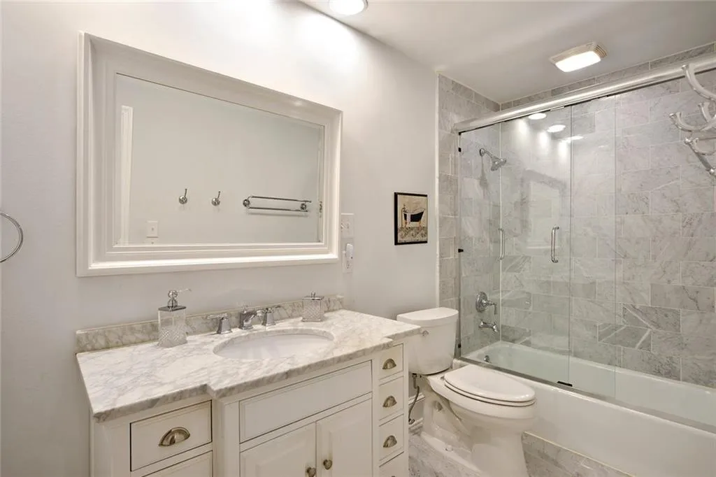 5217 Glenridge Drive, Atlanta, Georgia 30342, 3 Bedrooms Bedrooms, ,2 BathroomsBathrooms,Residential,Sold,5217 Glenridge Drive,6050914