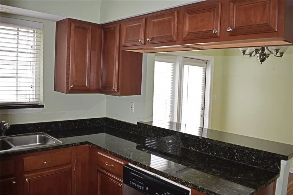 6940 Roswell Road Unit 23b, Atlanta, Georgia 30328, 2 Bedrooms Bedrooms, ,1 BathroomBathrooms,Residential,Sold,6940 Roswell Road Unit 23b,6513960