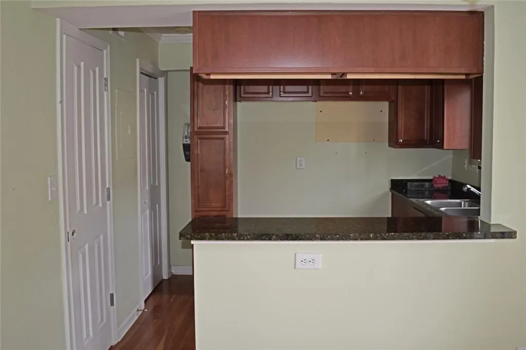 6940 Roswell Road Unit 23b, Atlanta, Georgia 30328, 2 Bedrooms Bedrooms, ,1 BathroomBathrooms,Residential,Sold,6940 Roswell Road Unit 23b,6513960