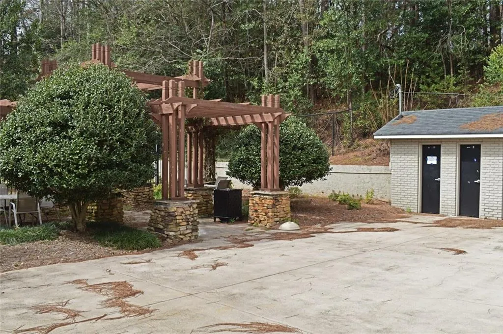 6940 Roswell Road Unit 23b, Atlanta, Georgia 30328, 2 Bedrooms Bedrooms, ,1 BathroomBathrooms,Residential,Sold,6940 Roswell Road Unit 23b,6513960