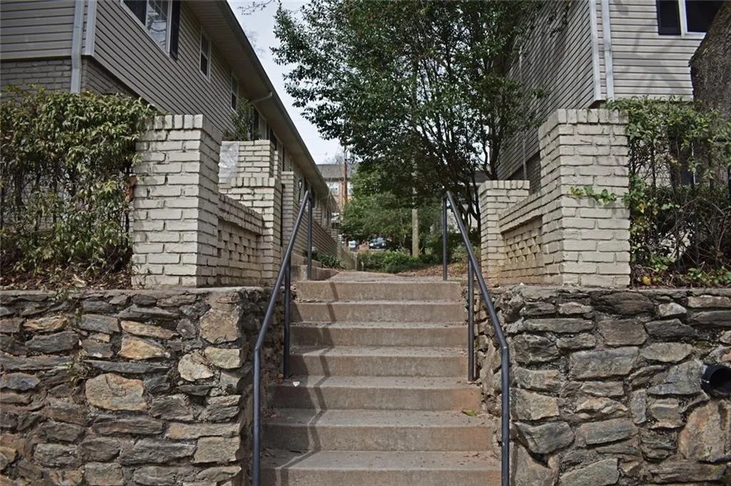 6940 Roswell Road Unit 23b, Atlanta, Georgia 30328, 2 Bedrooms Bedrooms, ,1 BathroomBathrooms,Residential,Sold,6940 Roswell Road Unit 23b,6513960