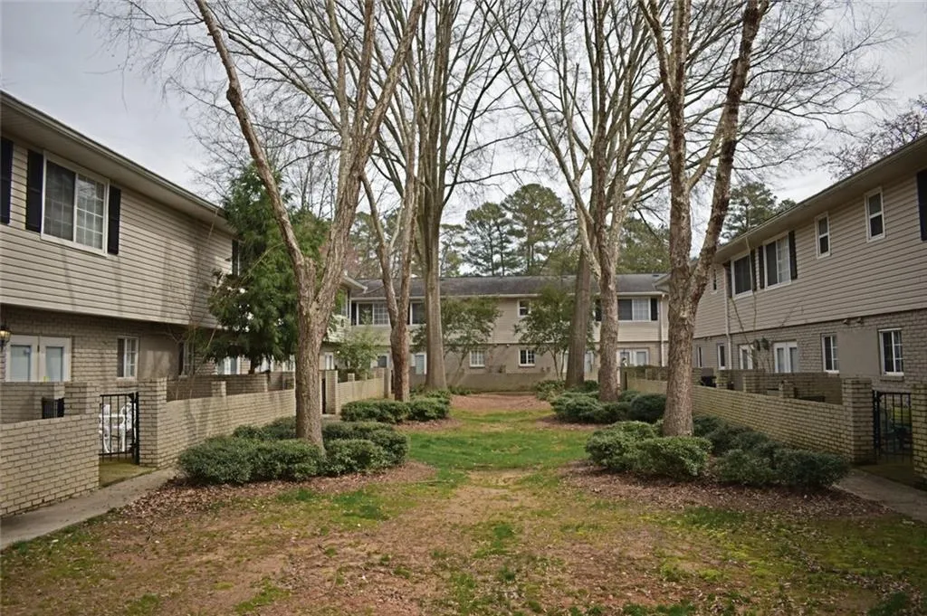 6940 Roswell Road Unit 23b, Atlanta, Georgia 30328, 2 Bedrooms Bedrooms, ,1 BathroomBathrooms,Residential,Sold,6940 Roswell Road Unit 23b,6513960
