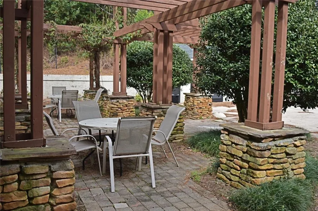 6940 Roswell Road Unit 23b, Atlanta, Georgia 30328, 2 Bedrooms Bedrooms, ,1 BathroomBathrooms,Residential,Sold,6940 Roswell Road Unit 23b,6513960