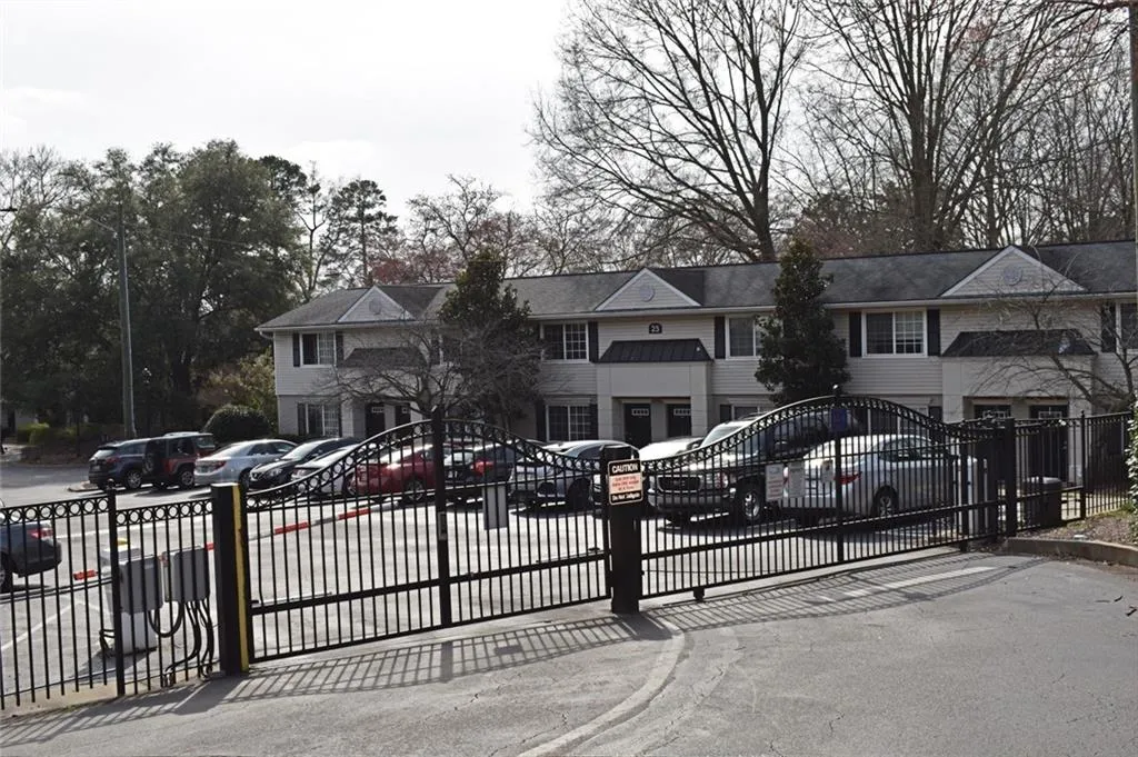 6940 Roswell Road Unit 23b, Atlanta, Georgia 30328, 2 Bedrooms Bedrooms, ,1 BathroomBathrooms,Residential,Sold,6940 Roswell Road Unit 23b,6513960