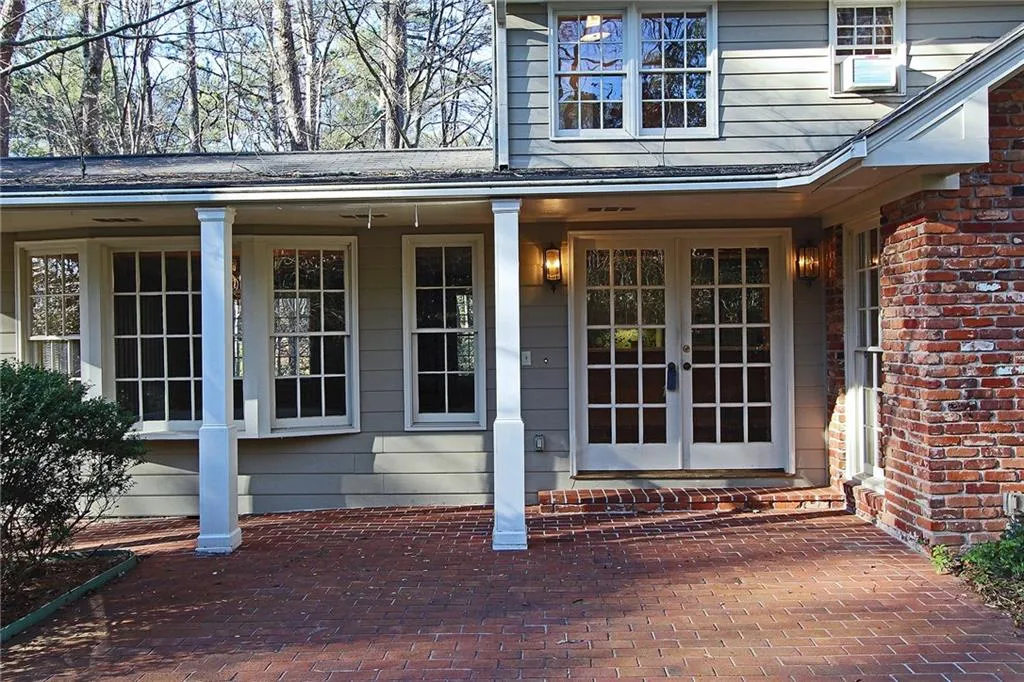 6295 River Overlook Drive, Sandy Springs, Georgia 30328, 4 Bedrooms Bedrooms, ,3 BathroomsBathrooms,Residential,Sold,6295 River Overlook Drive,5798799