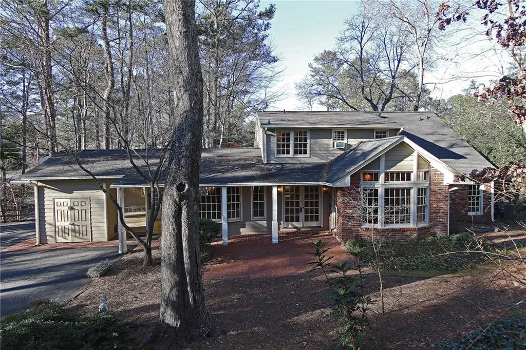 6295 River Overlook Drive, Sandy Springs, Georgia 30328, 4 Bedrooms Bedrooms, ,3 BathroomsBathrooms,Residential,Sold,6295 River Overlook Drive,5798799