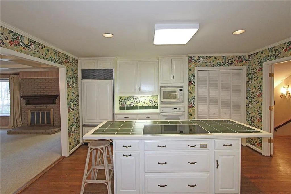 6295 River Overlook Drive, Sandy Springs, Georgia 30328, 4 Bedrooms Bedrooms, ,3 BathroomsBathrooms,Residential,Sold,6295 River Overlook Drive,5798799