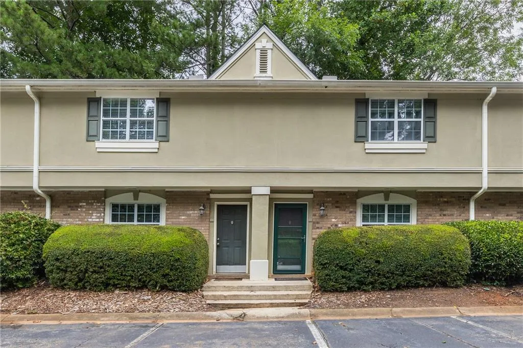 6900 Roswell Road Unit L3, Sandy Springs, Georgia 30328, 2 Bedrooms Bedrooms, ,2 BathroomsBathrooms,Residential,Sold,6900 Roswell Road Unit L3,6915213