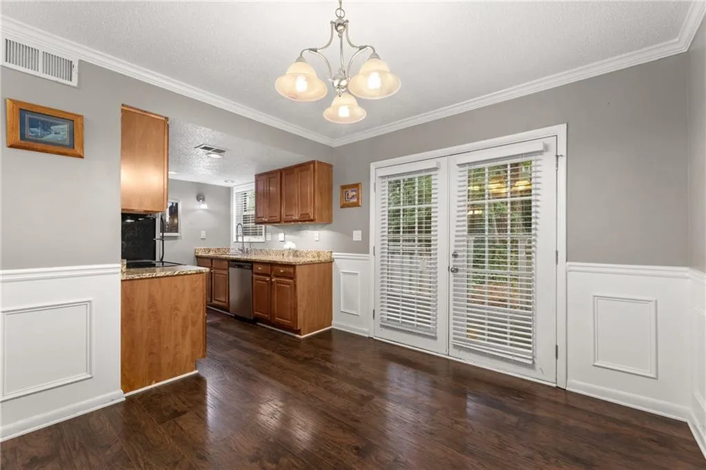 6900 Roswell Road Unit L3, Sandy Springs, Georgia 30328, 2 Bedrooms Bedrooms, ,2 BathroomsBathrooms,Residential,Sold,6900 Roswell Road Unit L3,6915213