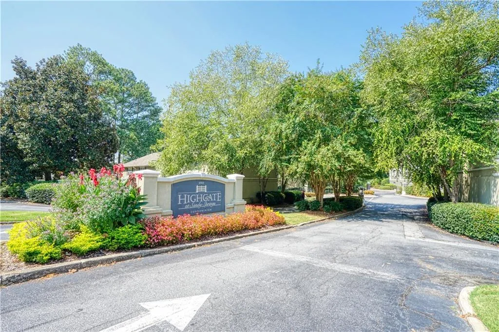 6900 Roswell Road Unit L3, Sandy Springs, Georgia 30328, 2 Bedrooms Bedrooms, ,2 BathroomsBathrooms,Residential,Sold,6900 Roswell Road Unit L3,6915213