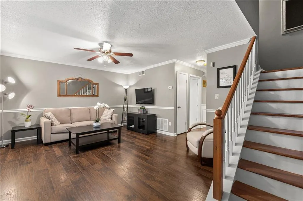 6900 Roswell Road Unit L3, Sandy Springs, Georgia 30328, 2 Bedrooms Bedrooms, ,2 BathroomsBathrooms,Residential,Sold,6900 Roswell Road Unit L3,6915213