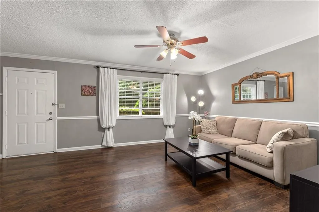 6900 Roswell Road Unit L3, Sandy Springs, Georgia 30328, 2 Bedrooms Bedrooms, ,2 BathroomsBathrooms,Residential,Sold,6900 Roswell Road Unit L3,6915213