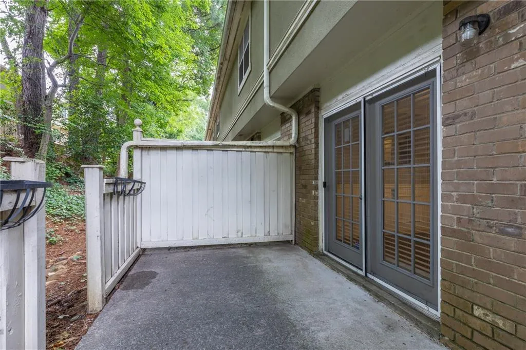 6900 Roswell Road Unit L3, Sandy Springs, Georgia 30328, 2 Bedrooms Bedrooms, ,2 BathroomsBathrooms,Residential,Sold,6900 Roswell Road Unit L3,6915213