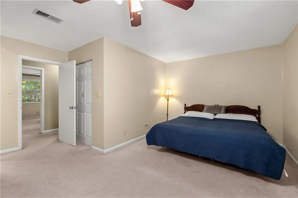 6900 Roswell Road Unit L3, Sandy Springs, Georgia 30328, 2 Bedrooms Bedrooms, ,2 BathroomsBathrooms,Residential,Sold,6900 Roswell Road Unit L3,6915213