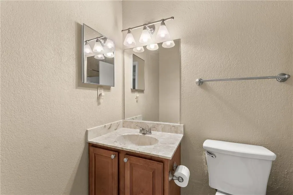 6900 Roswell Road Unit L3, Sandy Springs, Georgia 30328, 2 Bedrooms Bedrooms, ,2 BathroomsBathrooms,Residential,Sold,6900 Roswell Road Unit L3,6915213