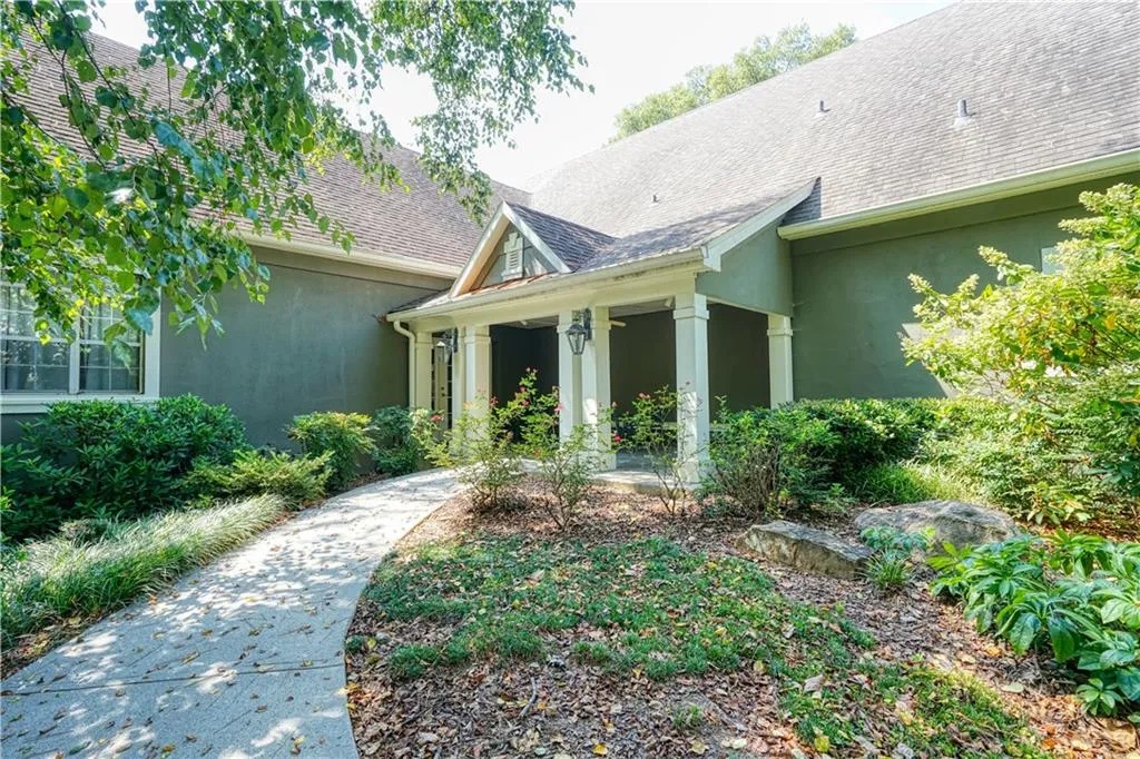 6900 Roswell Road Unit L3, Sandy Springs, Georgia 30328, 2 Bedrooms Bedrooms, ,2 BathroomsBathrooms,Residential,Sold,6900 Roswell Road Unit L3,6915213