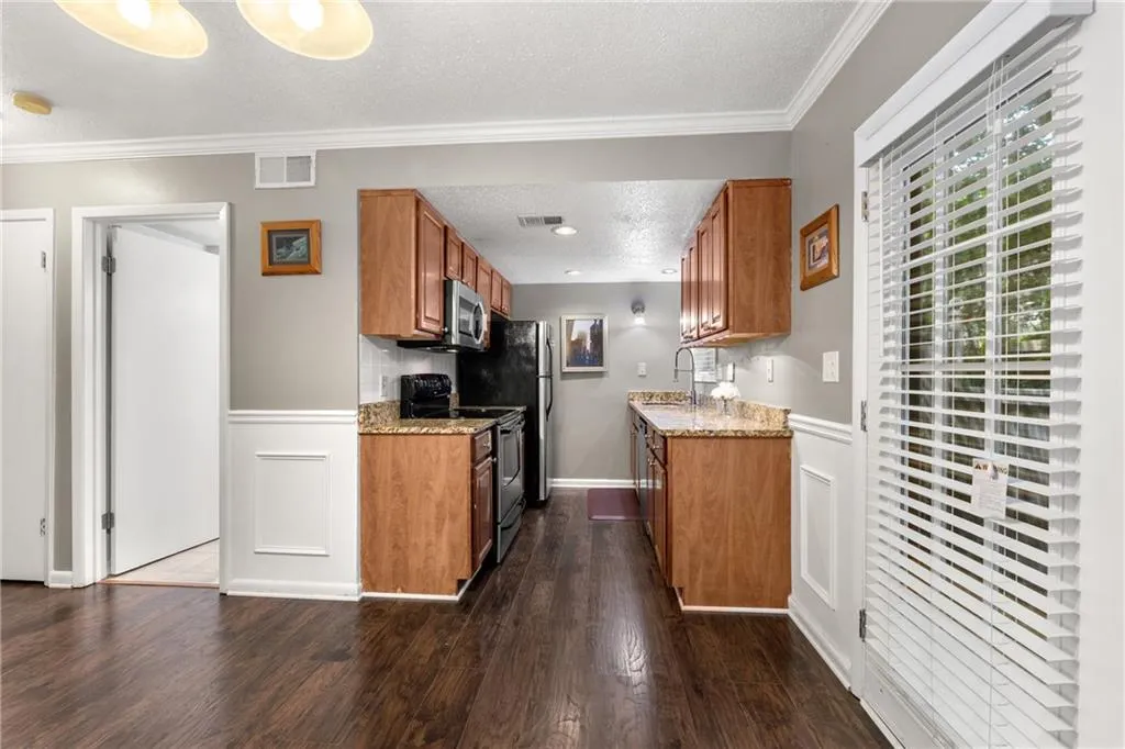 6900 Roswell Road Unit L3, Sandy Springs, Georgia 30328, 2 Bedrooms Bedrooms, ,2 BathroomsBathrooms,Residential,Sold,6900 Roswell Road Unit L3,6915213